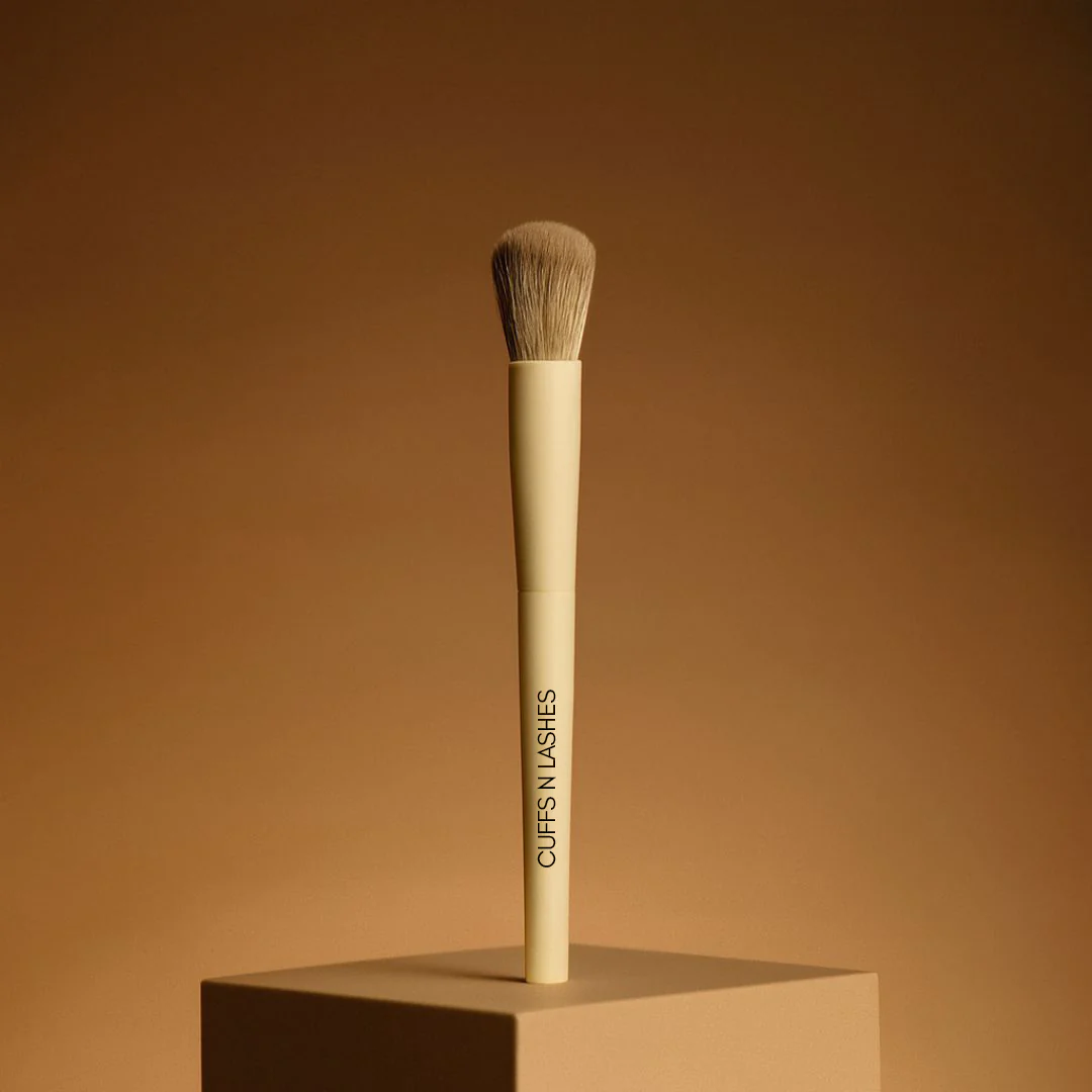 Cuffs n Lashes Pro Makeup Brush – Fluffy Blending Brush - Image 2