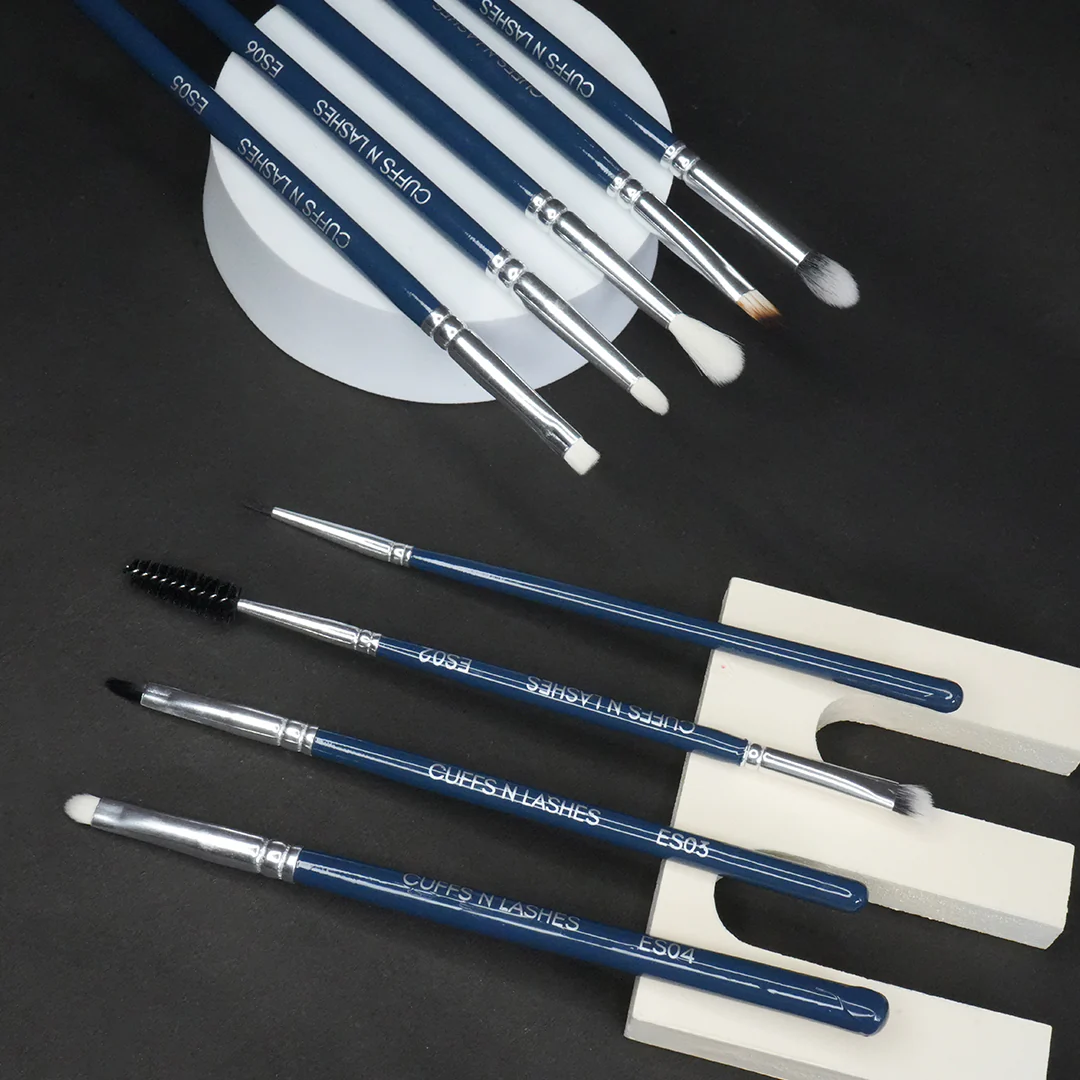 Cuffs N Lashes, The ULTIMATE Eye Brush set, Set of 18 - Image 4