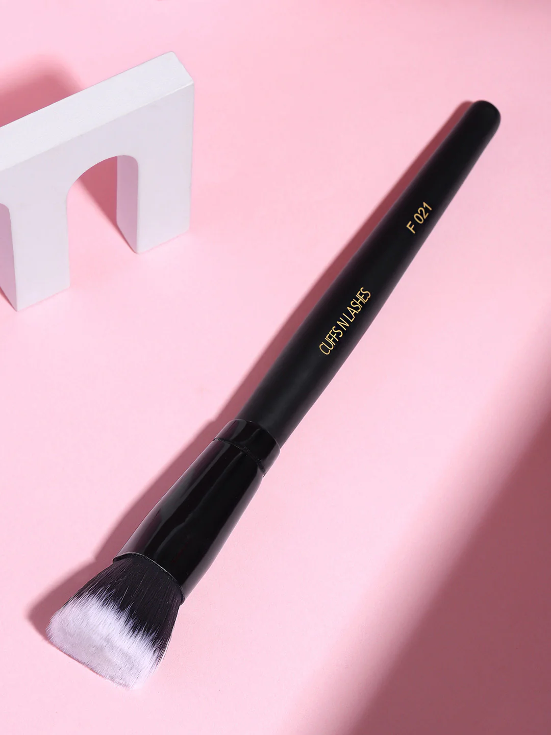 Cuffs N Lashes Makeup Brushes, F021 - Flat Top Kabuki Brush
