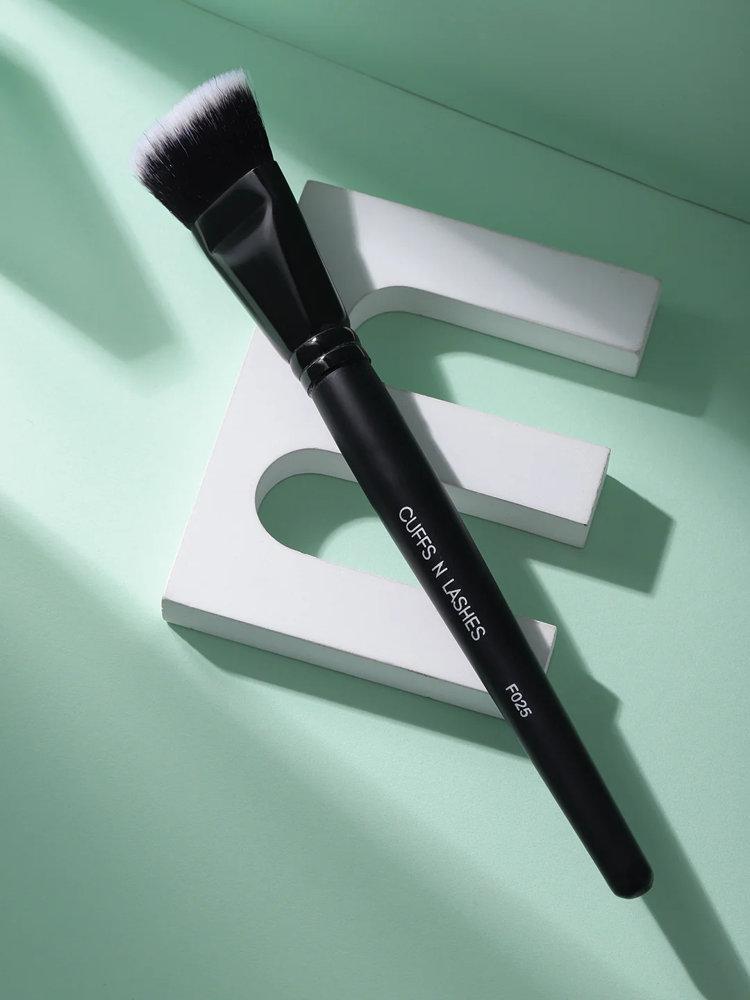 Cuffs N Lashes Makeup Brushes, F025 BIG BRONZER / CONTOUR BRUSH